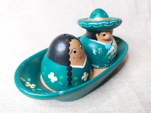 Handpainted Mexican People Salt & Pepper Shaker / Cruet Set - Picture 3 of 8