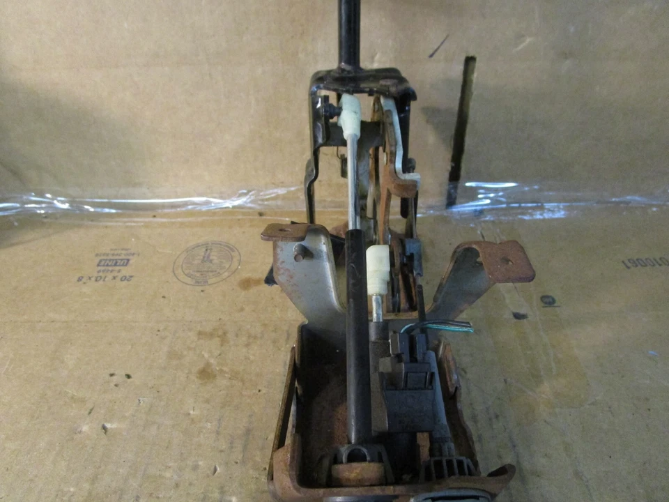 95 96 97 98 99 Oldsmobile Aurora Transmission Shift Gear Shifter Knob Assembly - Image 3 of 4