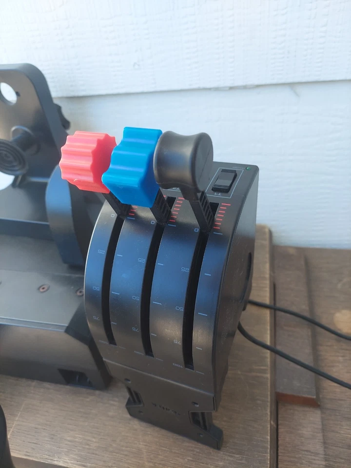 Sistema de jugo Saitek Pro Flight Cessna e quadrante de acelerador de voo modelo # 43210 - Imagem 3 de 4