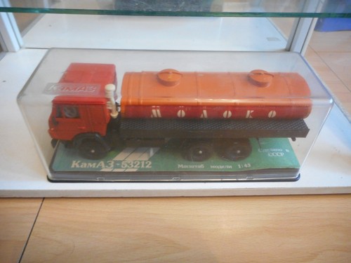 Camion KAMAZ 5320 Russe USSR CCCP - 1/43, Plateau Ridelles Rouge, Métal, Boîte D'origine