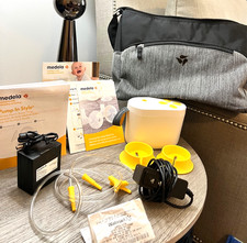 Medela Breast Pump In Style - Bag and Accessories Excellent Pre Owned Condition