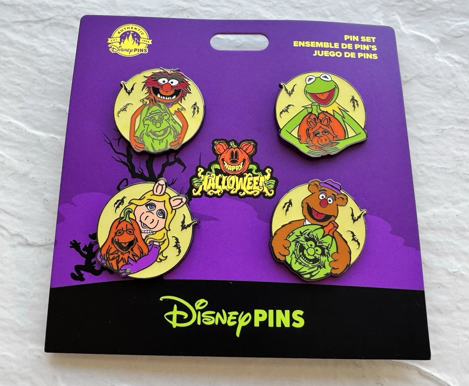 DISNEY MUPPETS HALLOWEEN PIN SET ANIMAL KERMIT MISS PIGGY FOZZIE NEW ON CARD