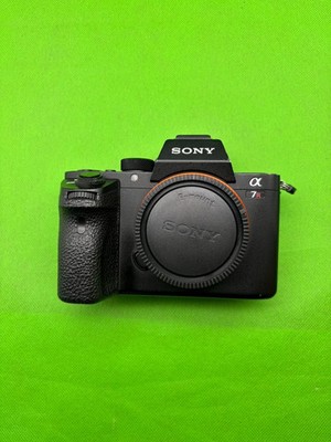 Sony Alpha a7R II 42.4MP Full-Frame   5-axis IBIS   4K Video Body Black 90%New
