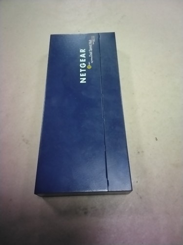 Netgear DS108 8-Port 10/100 Mbps Dual Speed Network Switch Unit - Picture 3 of 4