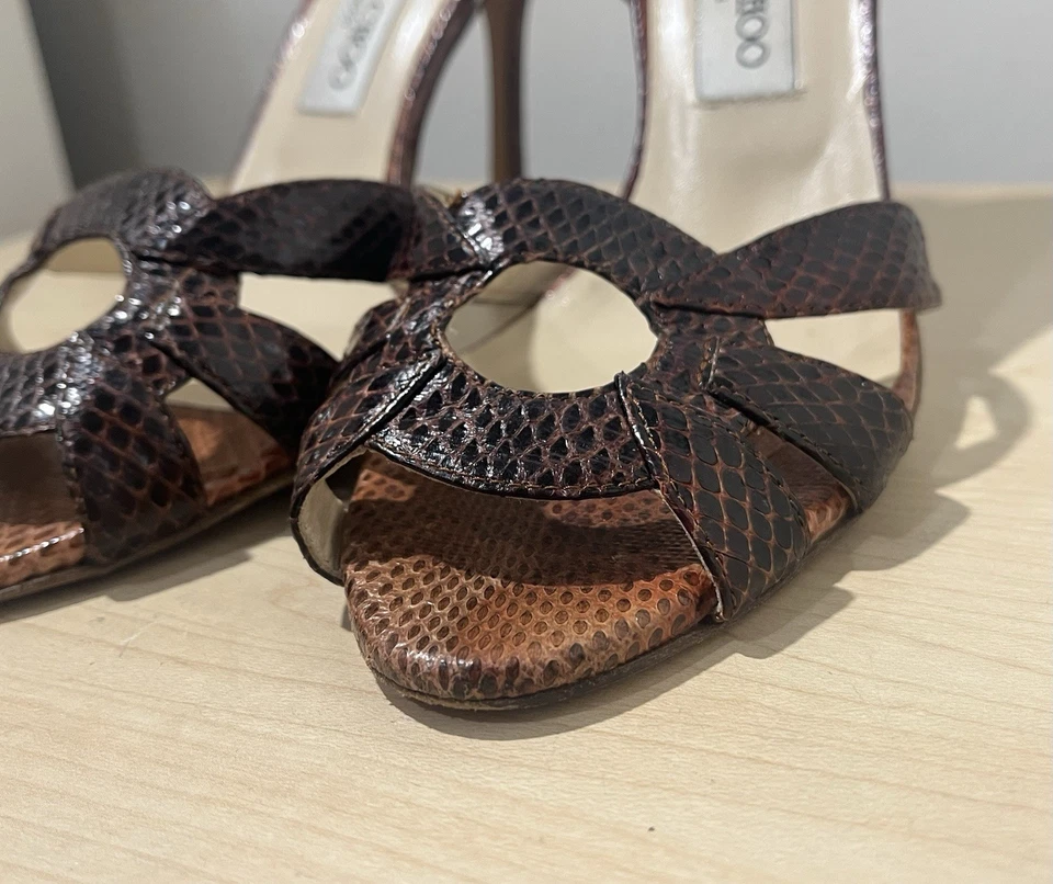 "Sandalia de tacón vintage Jimmy Choo marrón piel de serpiente punta abierta 3"" 38,5" Foto 3 de 4