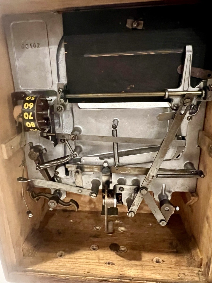 J.F. Frantz Mfg. Co. KICKER & CATCHER Coin Pusher Machine 1950s