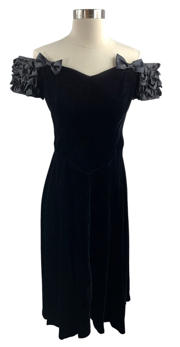 Vintage 80s Moda Intl Dress 6 Black Velvet Off Shoulder Vintage 80s Moda Intl Dress 6 Black Velvet Off Shoulder