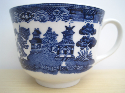 4 x Johnson Brothers Pottery Vintage Blue Willow Pattern Cups & Saucers - Picture 4 of 13