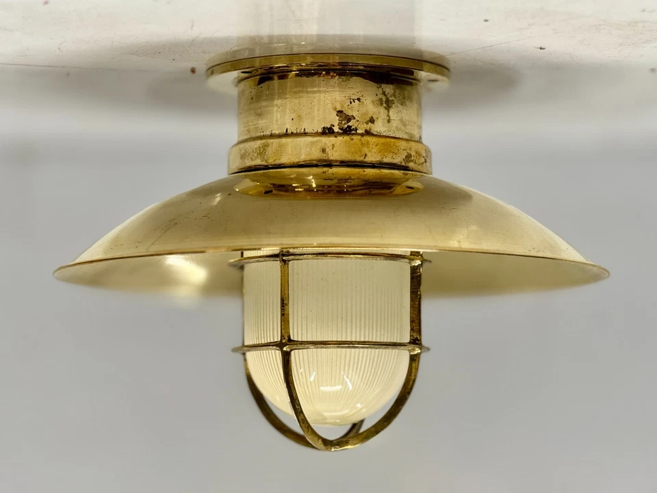 Juego de 2 luces de barco de latón antiguas originales náuticas pantalla de vidrio blanco vintage Foto 2 de 4