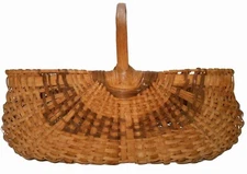 AMERICAN FOLK ART ANTIQUE PRIM GTHRNG BASKET W/CRVD LOOPED HANDLE, COLOR BANDS 