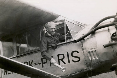 Clarence D. Chamberlain im Cockpit seines Flugzeugs vor seinem neuen - 4x6 Foto