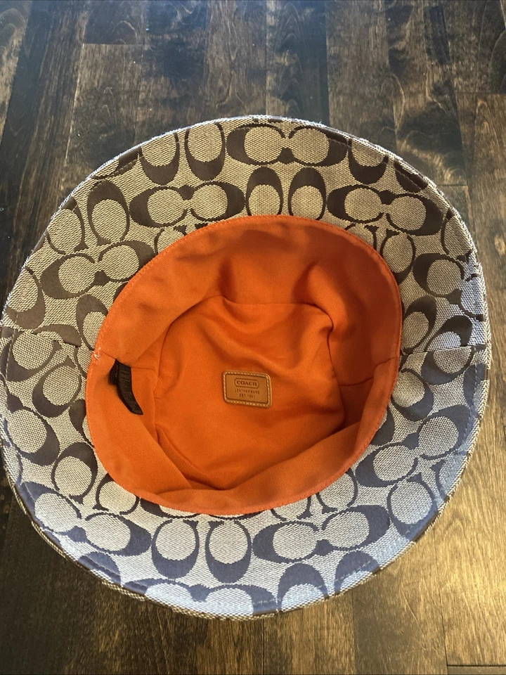 Sombrero de cubo Coach Signature con logotipo para mujer talla P/S jacquard y cuero Foto 2 de 4