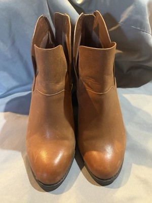 Gianni Bini Women's Fine Leather Ankle Boots Tan Size 8M. Excellent Condition