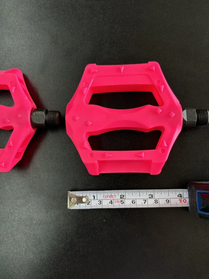 Resin Body Pedals 9/16" HOT PINK - Image 4 of 4