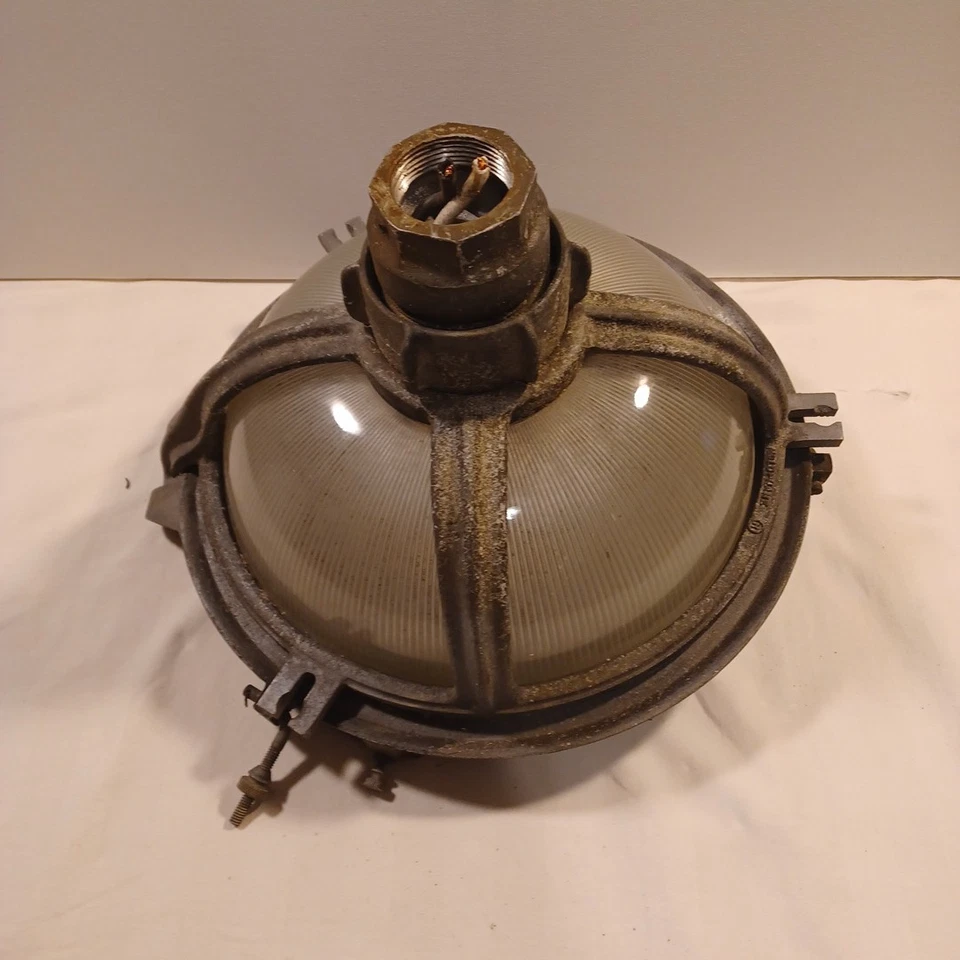 Luminária de rua industrial vintage Holophane marcada 0948 antiga original dos anos 1940 - Imagem 3 de 4