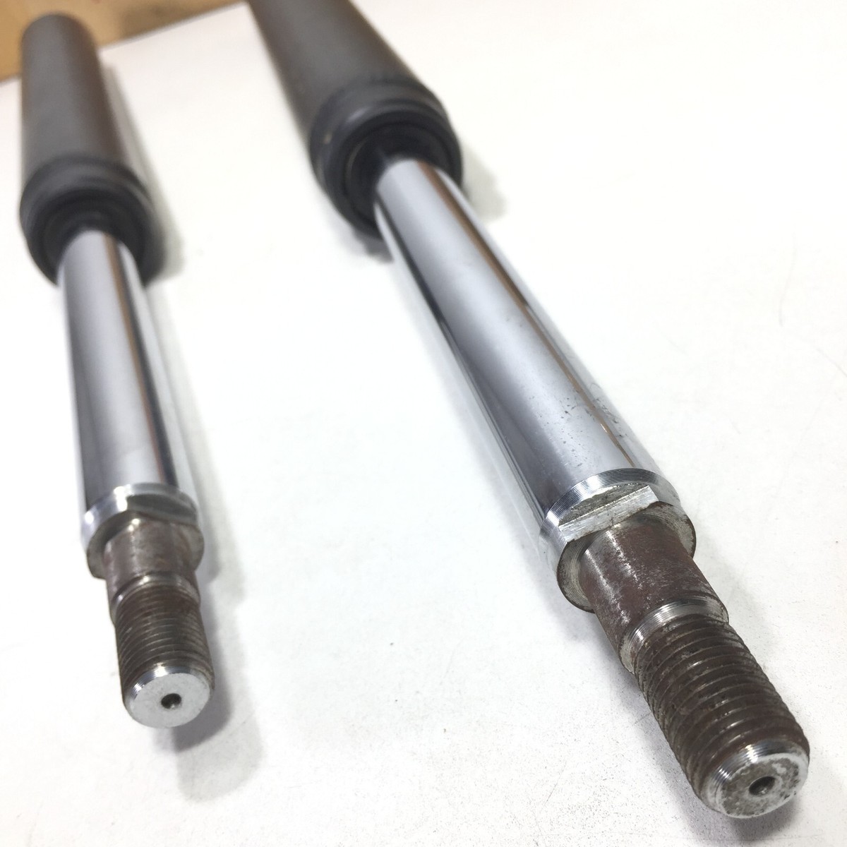 キャサリン Front Shock Absorber Pair 48511-12410 1989-92 Toyota Corolla
