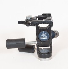 Manfrotto 3047 tripod head with 2 plates