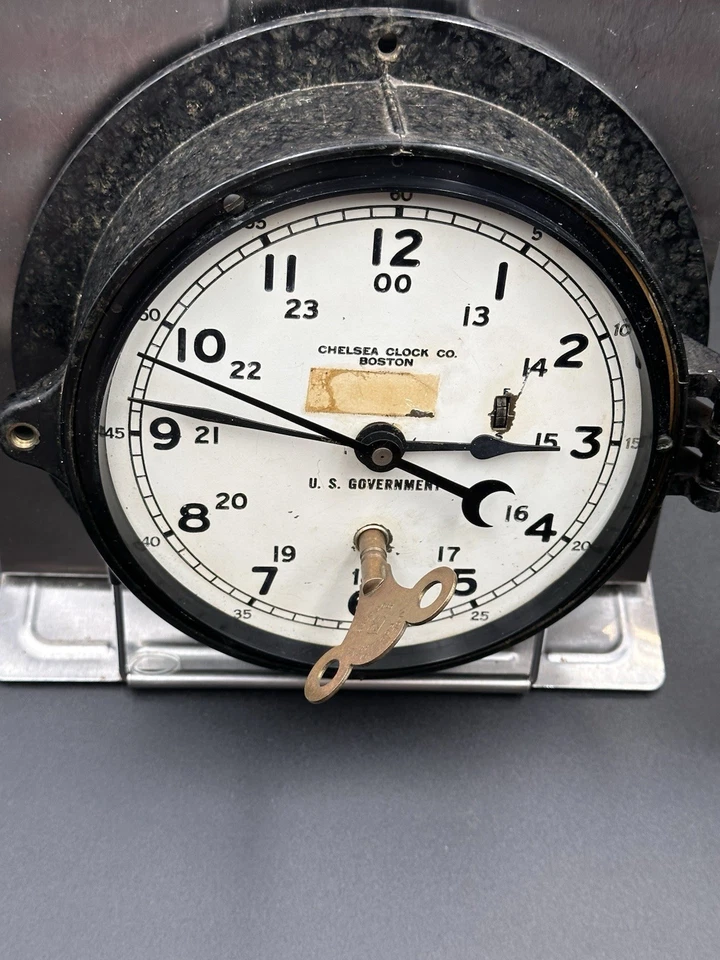 Chelsea Clock Co. 1967 reloj de barco de baquelita del gobierno de Estados Unidos - funcionando - serie #702029  Foto 3 de 4