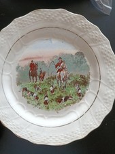 Sarreguemines France Assiette décorative céramique blanche scène de chasse