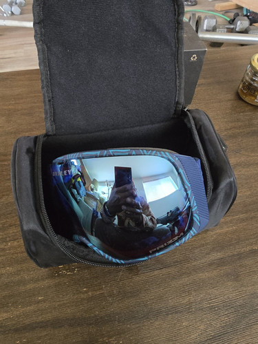 Oakley Flight Tracker L Snowboard Goggles Blue Amber Lens Interchangeable - Picture 1 of 4