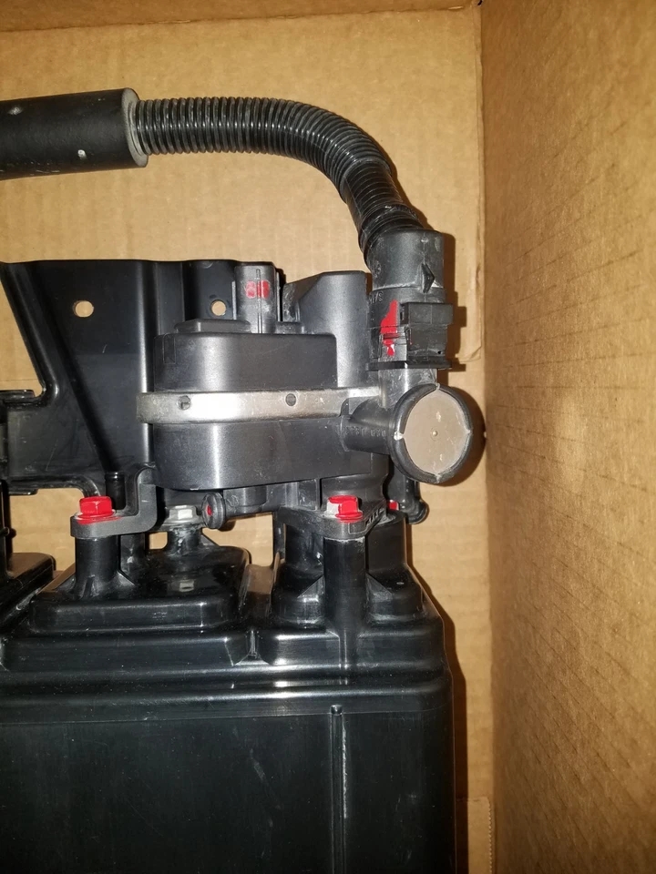 Toyota Highlander Lexus RX400h RX450h 2006 a 2015 bote de carbón de vapor de combustible Foto 3 de 4