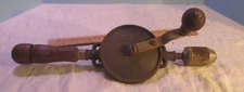 Antique VINTAGE MANUAL HAND CRANK  drill, brace STANLEY 624 WOOD HANDLE B