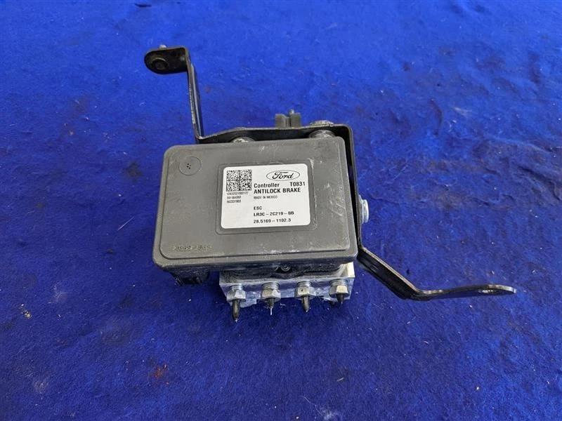 2020-2022 Ford Mustang GT500 Shelby ABS Anti-Lock Brake Module System Pump - Image 3 of 4