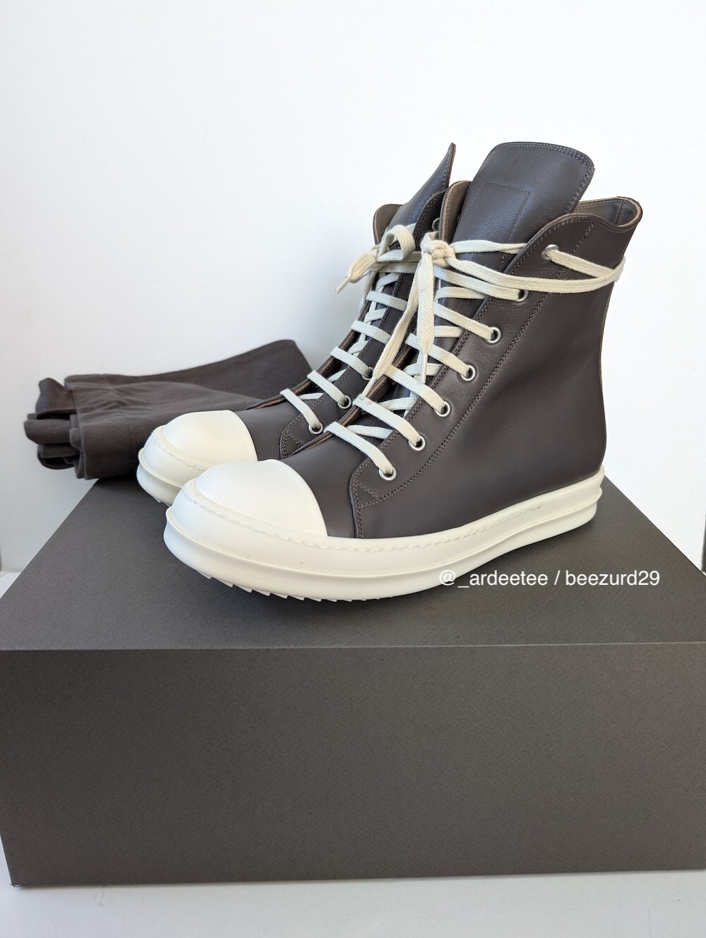 RICK OWENS RARE 1/1 SAMPLE LEATHER RAMONES HIGH SNEAKER (DUST, 41)