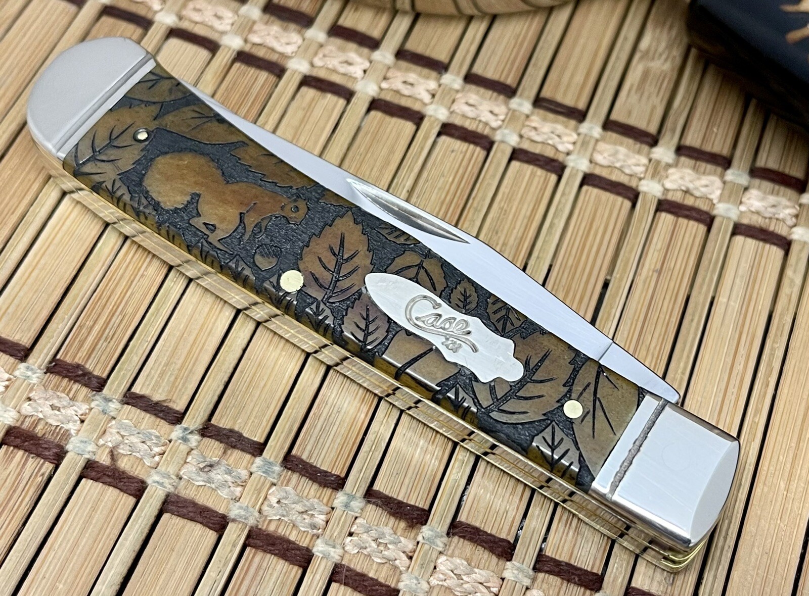 Case XX USA Antique Bone SQUIRREL Wildlife Series Trapper Pocket Knife