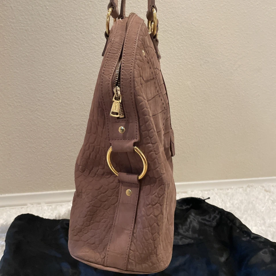 Bolso de mano Yves Saint Laurent YSL Muse herrajes dorados tachuelas inferiores  Foto 3 de 4