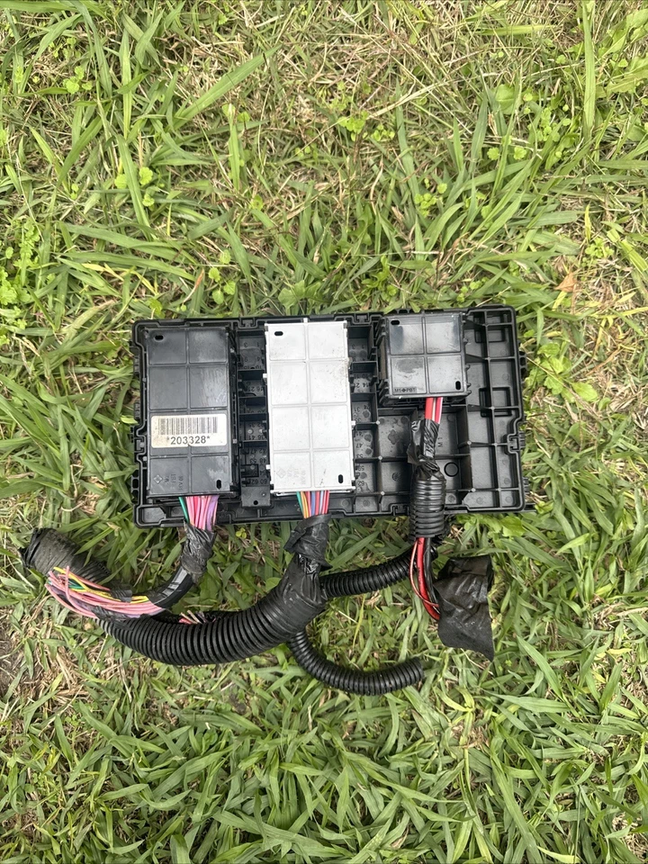 2008 2009 CHEVY EXPRESS 1500 2500 3500 ENGINE BAY FUSE BOX P25888289 / 25888289 - Image 4 of 4