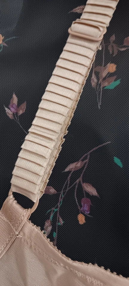 Sujetador de copa de 3 piezas con aros sin relleno de encaje beige oscuro con encaje EE. UU. 38DDD/38G/38F Foto 4 de 4