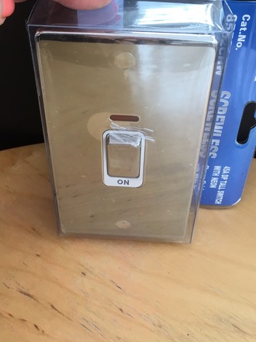 Deta 8552CH Screwless 45A DP Tall Switch With Neon Chrome White Insert - Picture 2 of 5