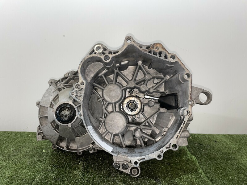 P1208916 Gearbox Volvo S70 Berlina 2.5 D TDI 1996 3104028 for sale  