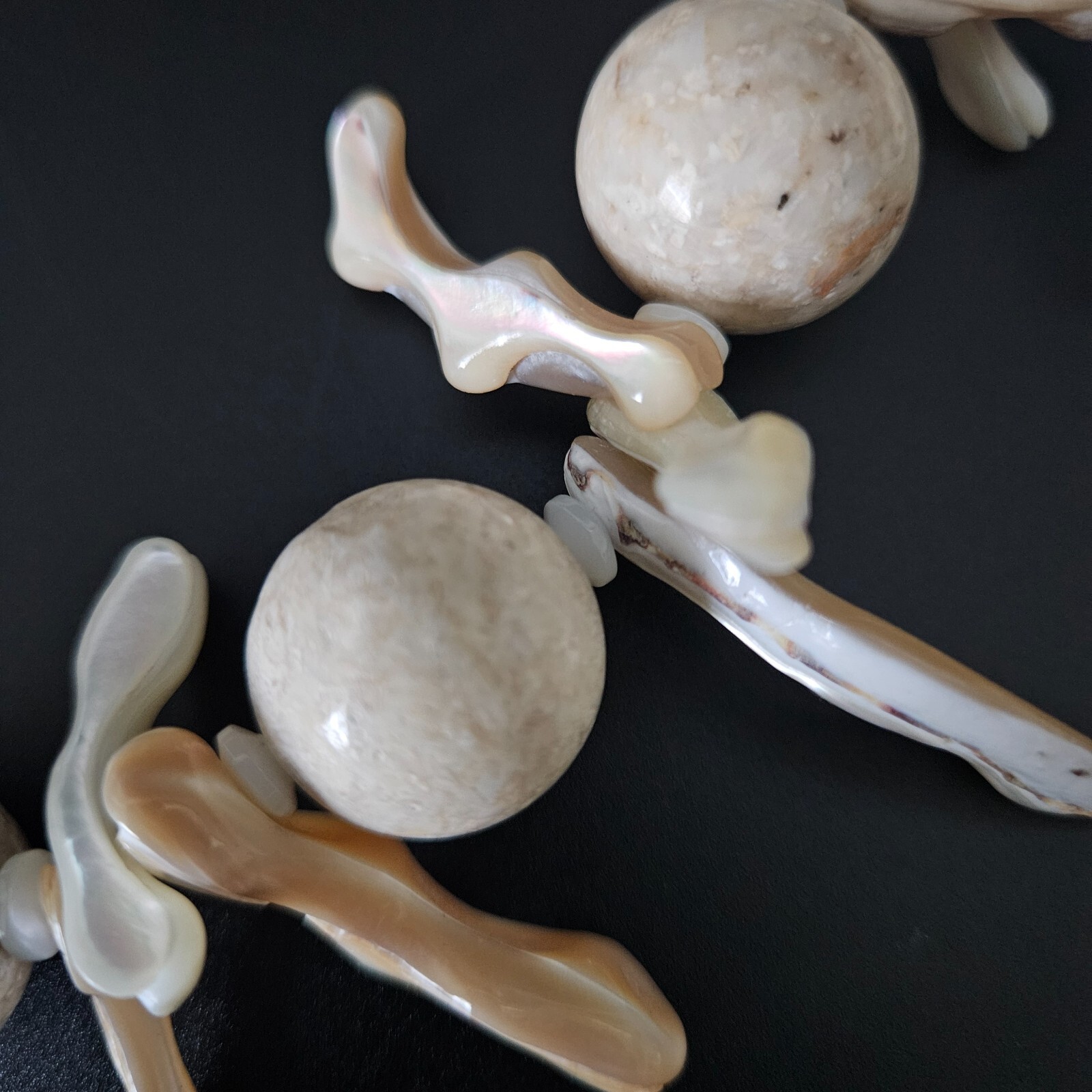 Gorgeous Shell & Flower Agate Statement Necklace … - image 3