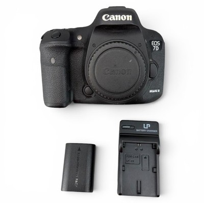 Canon EOS 7D Mark II 20.2MP CMOS Digital SLR Camera Black with Battery Charger
