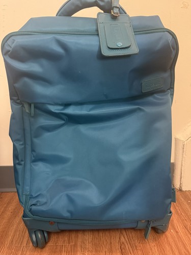 Lipault Paris Plume SpinnerCarry-On Luggage 20"