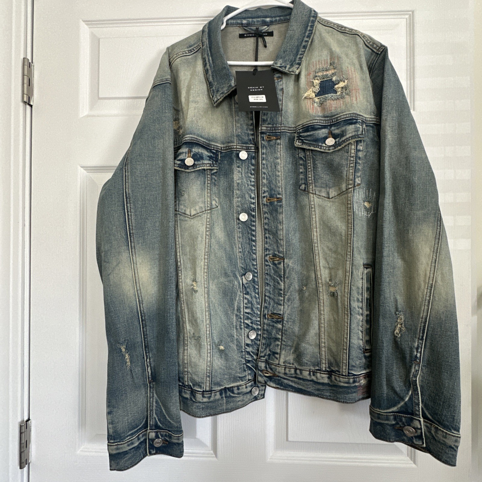 New With Tags embellish men’s Jean Jacket 2XL