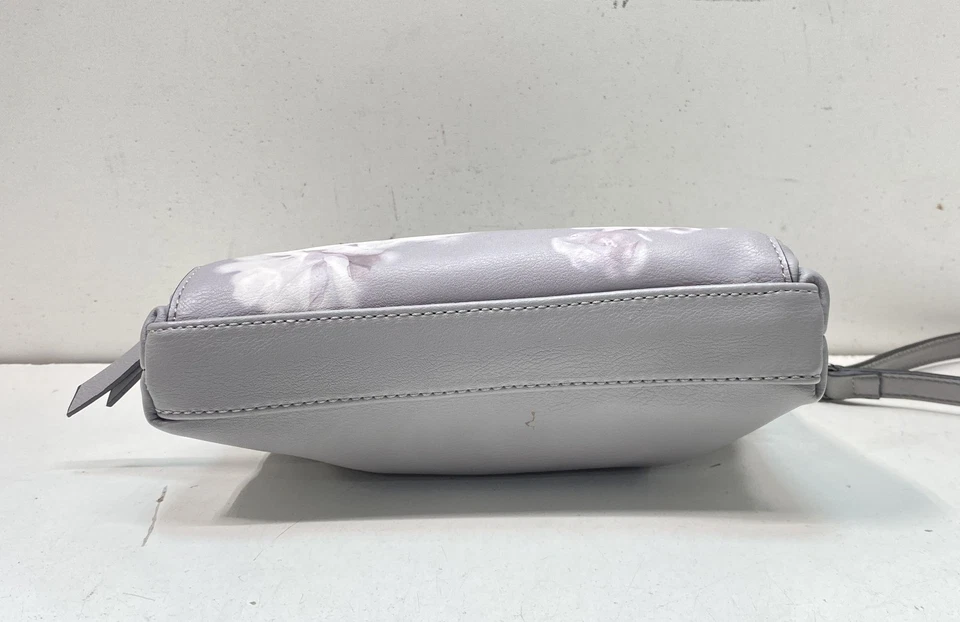 Cartera Bandolera Simply Vera Wang Para Mujer Lavanda Floral Imitación Cuero Foto 3 de 4