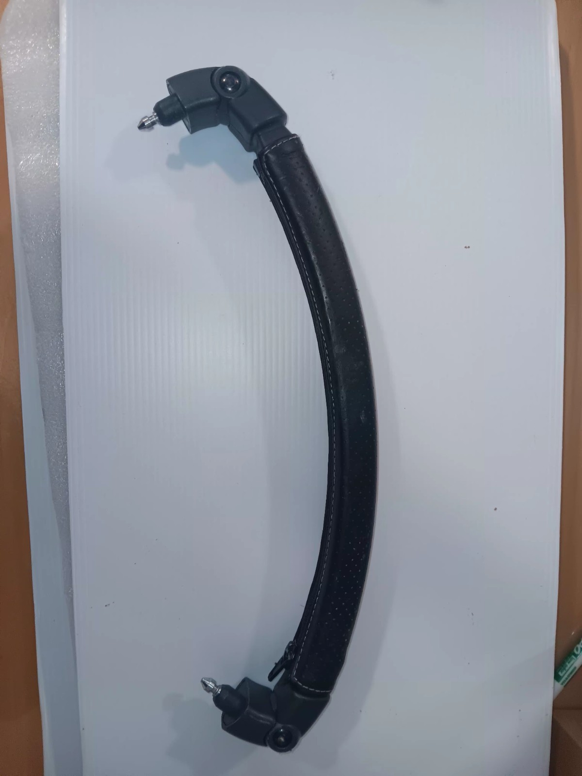 UPPAbaby Bumper Bar for Vista/Vista V2/ Cruz /Cruz V2.  With Black Leather Cover