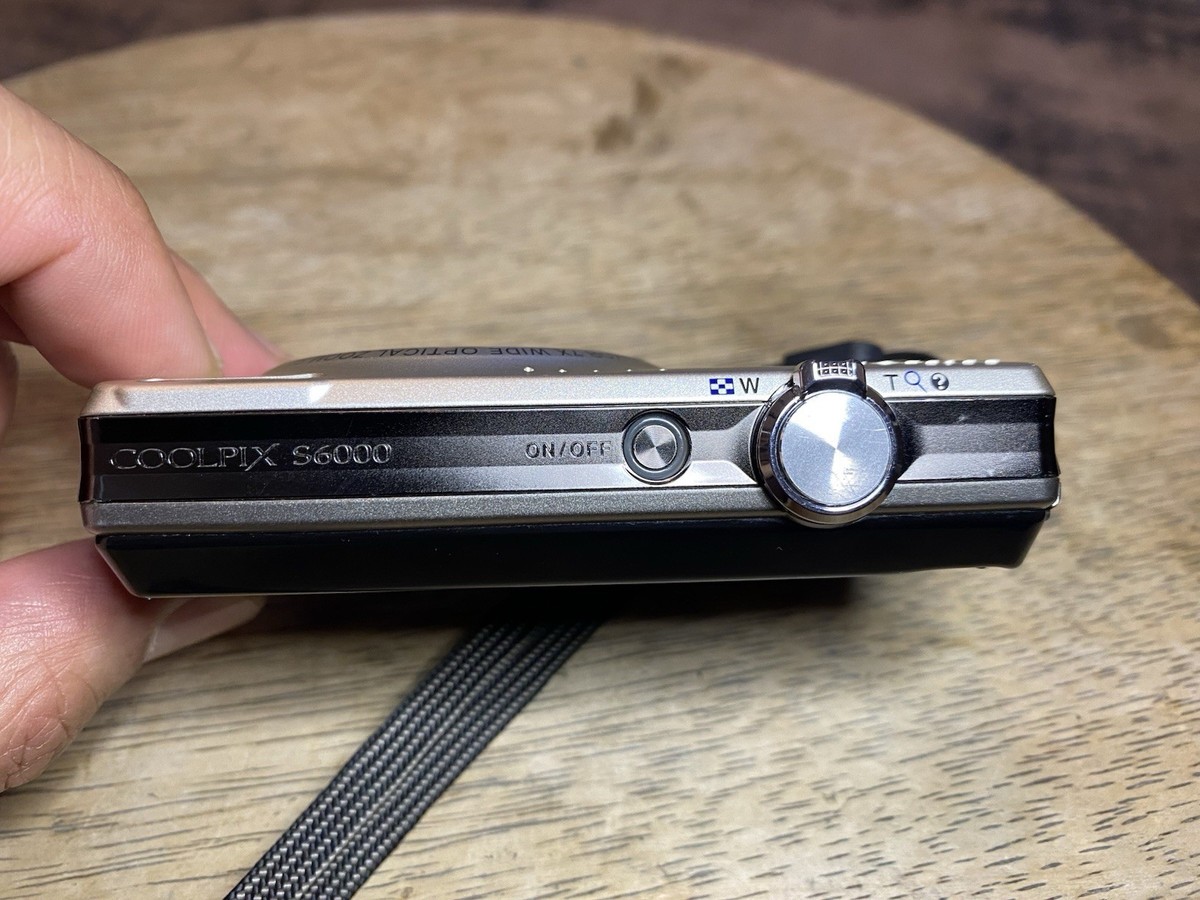 Nikon COOLPIX S6000 14.2MP Digital Camera Silver Tested Working NO