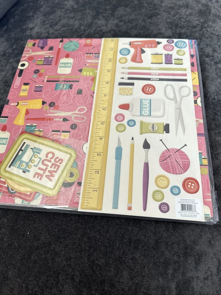 Paquete de papel WRMK Love 2 Craft 12x12 con troquelados y pegatinas de aglomerado Foto 4 de 4