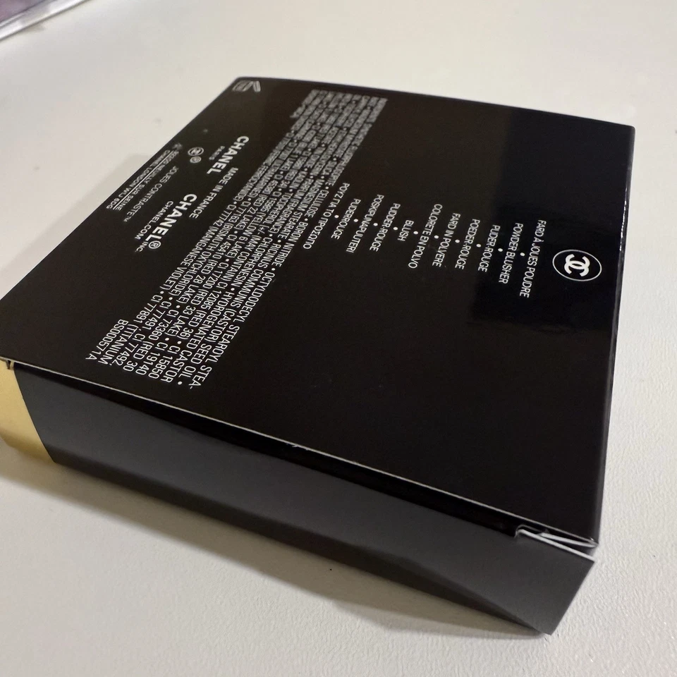 Rubor en polvo CHANEL Joues Contraste en beige tentador “Taffetas Glacé” Foto 4 de 4