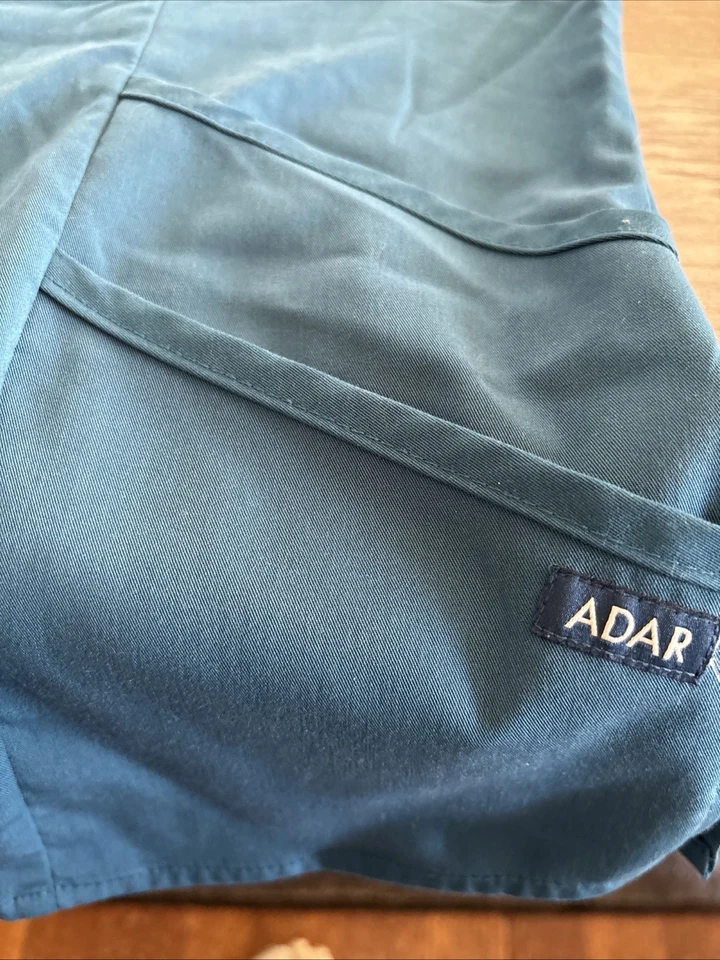 Blusa esfoliante Adar Pro atlética moderna feminina gola V XS verde-azulada em excelente estado usado - Imagem 3 de 4