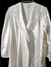 Vintage 70's Ilise Stevens Cream Tie Up Robe With White Lace Crochet Size L