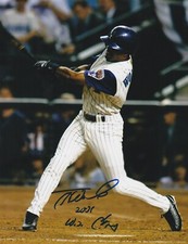 TONY WOMACK  ARIZONA DIAMONBACKS  2001 WS CHAMPS   ACTION SIGNED 8x10
