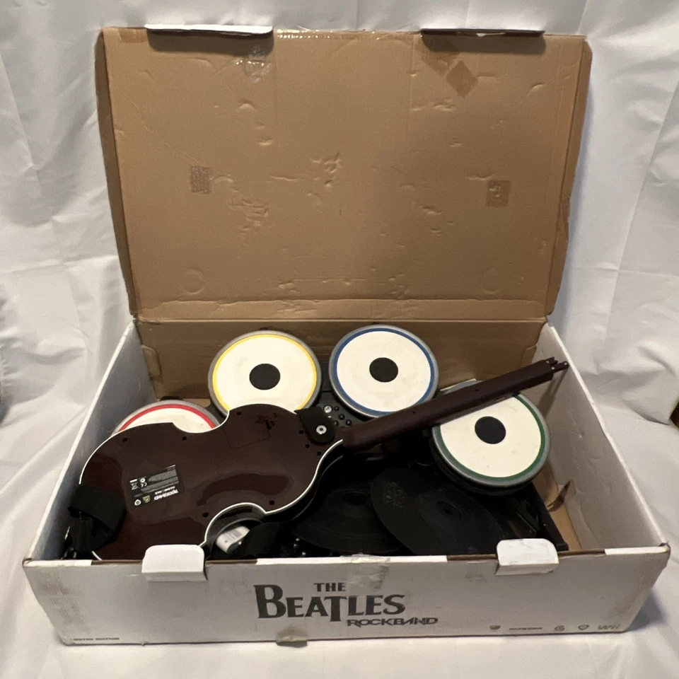 The Beatles Nintendo Wii рок-группа комплект барабаны гитара микрофон заглушки игры - Изображение 3 из 4