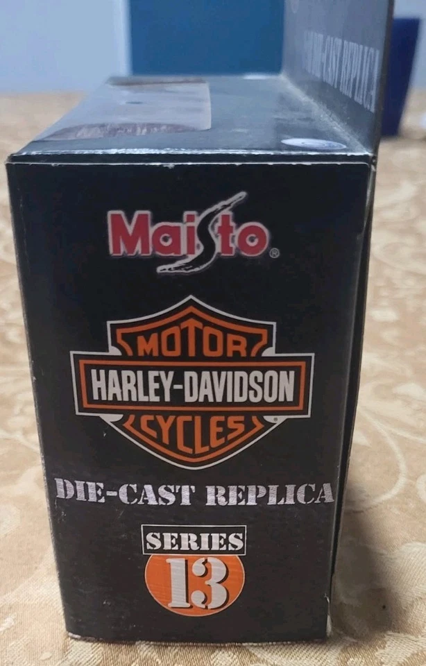 Harley-Davidson Maisto CVO 2002 FLHRSEI púrpura 1:18 fundido a presión serie 13 nuevo en stock Foto 3 de 4