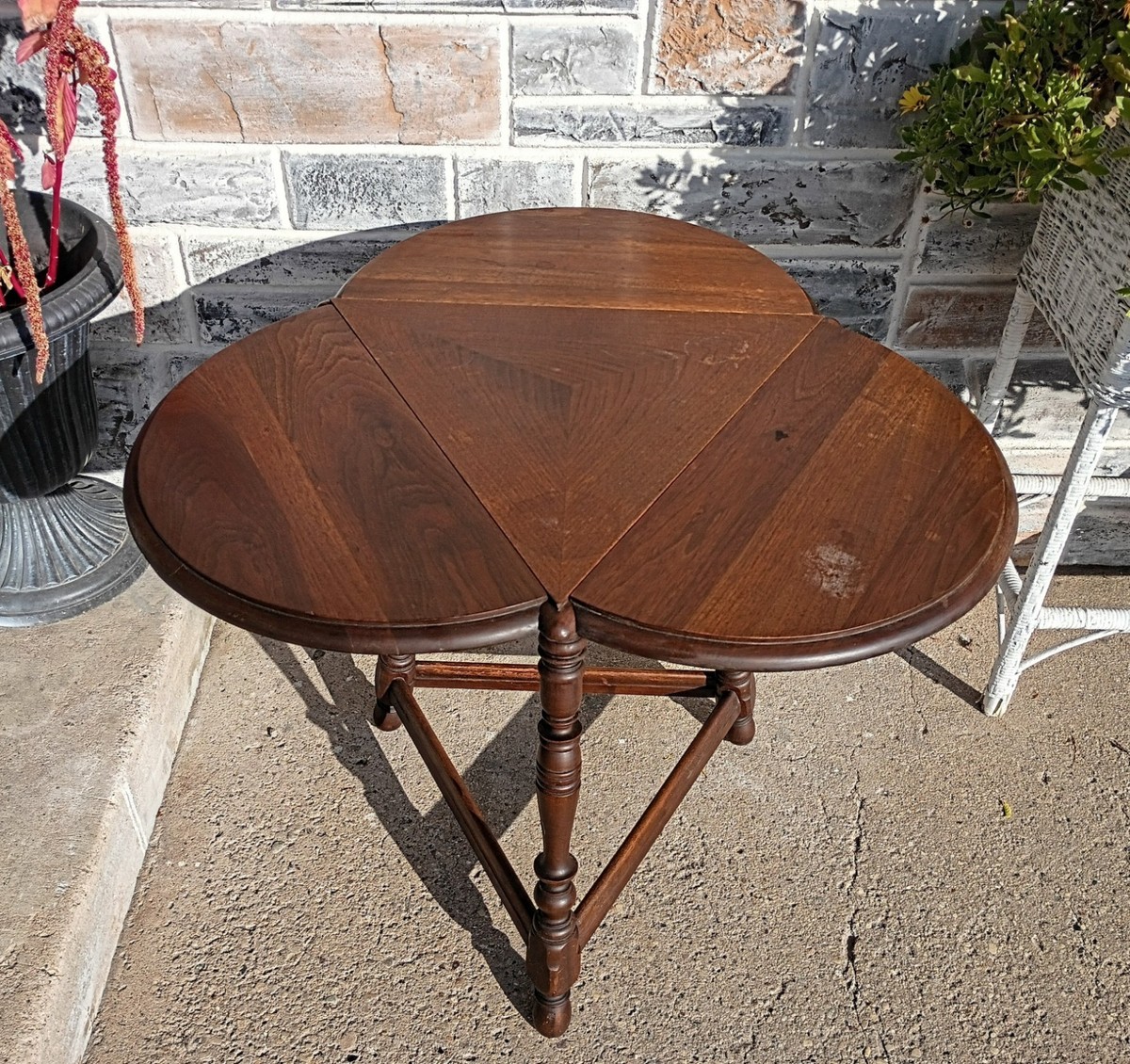 Vintage Mid Century Solid Wood Drop Leaf Clover Side End Coffee