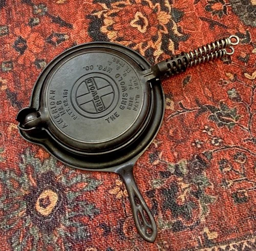 Vintage Griswold #8 Cast Iron Waffle Maker With Low Base Erie PA USA
